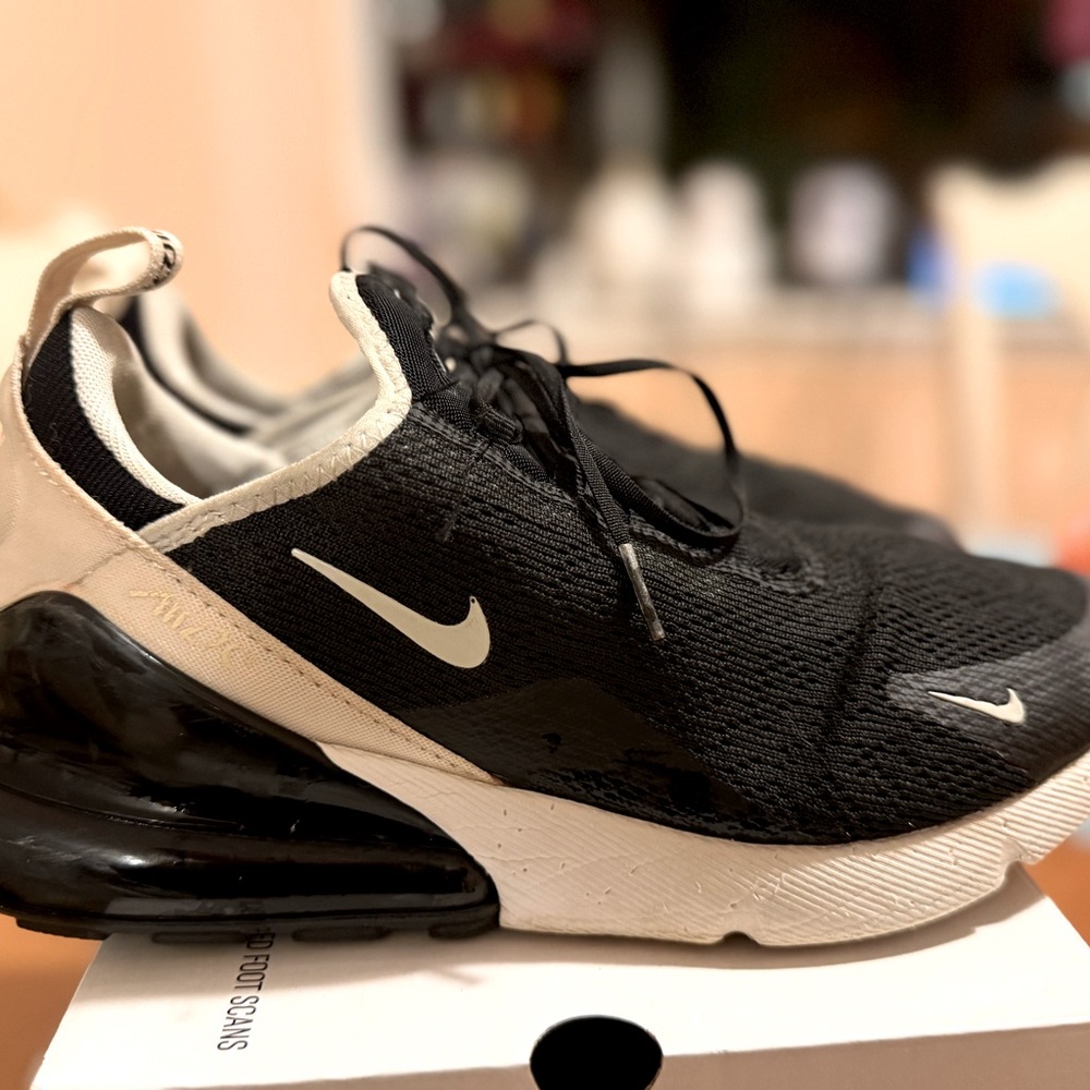 Nike Air Max 270 Women’s 10